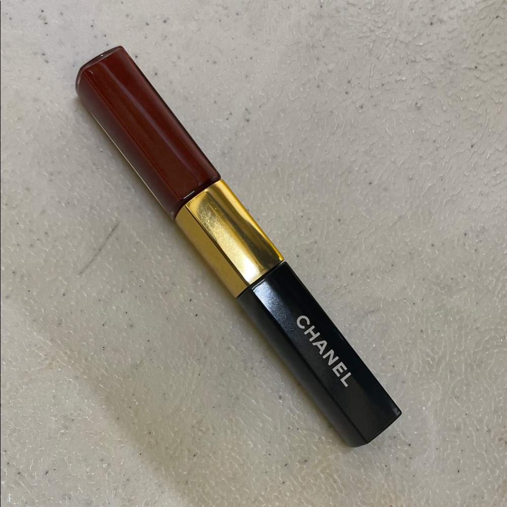 CHANEL intense rosewood Lipstick with Gold Accent